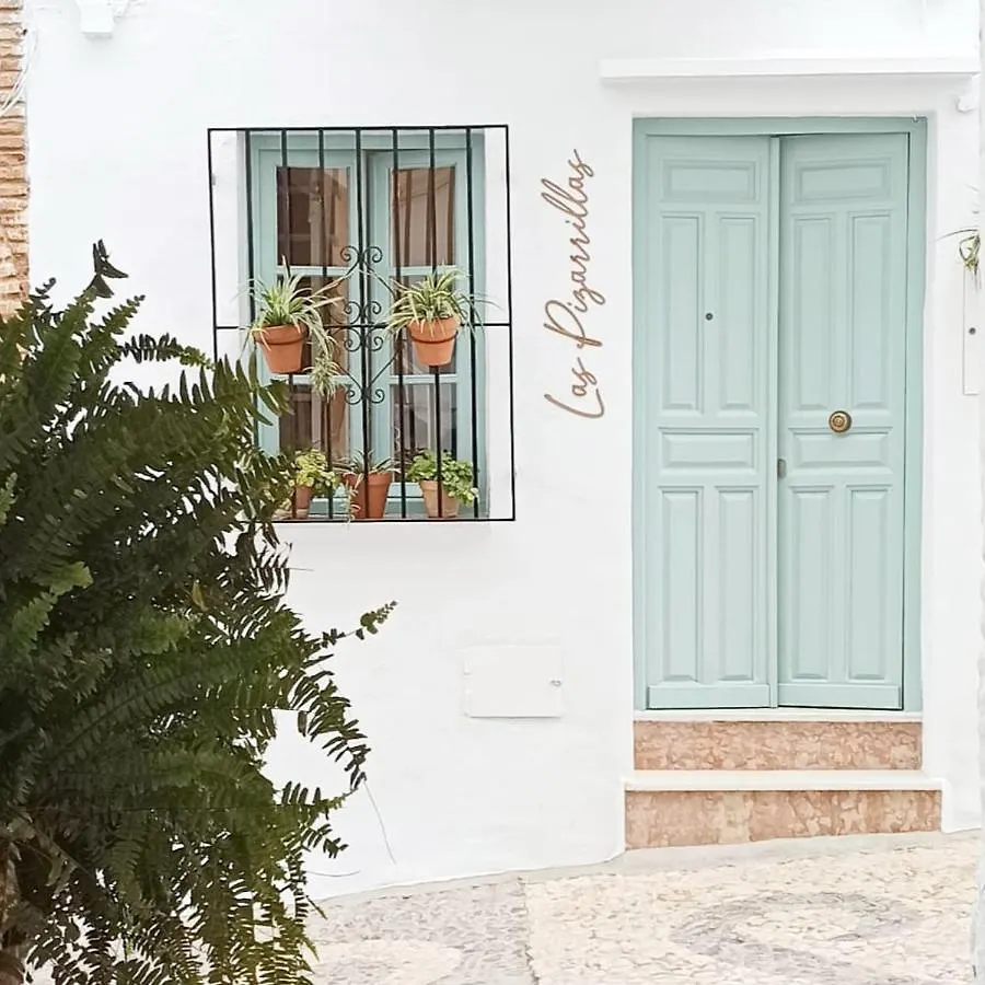 Las Pizarrillas: Tu Hogar En Este Blanco Pueblo location
