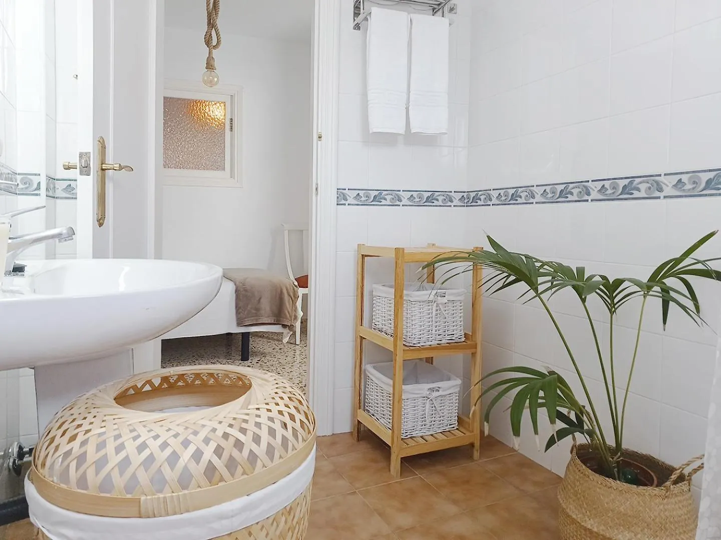 Las Pizarrillas: Tu Hogar En Este Blanco Pueblo فريجيليانا