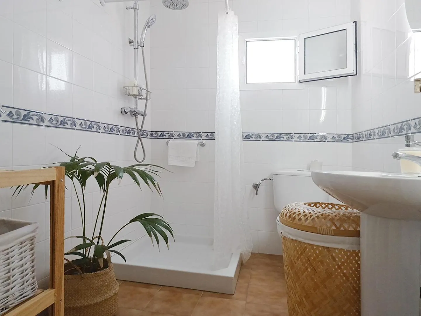 Las Pizarrillas: Tu Hogar En Este Blanco Pueblo فريجيليانا 0*,