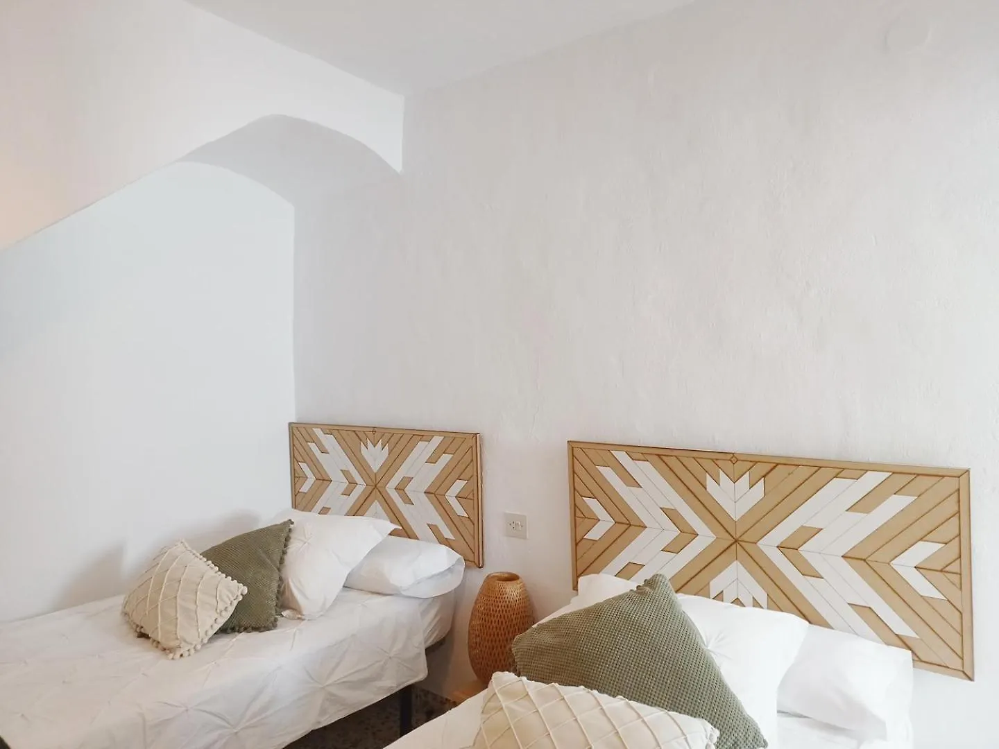Las Pizarrillas: Tu Hogar En Este Blanco Pueblo فريجيليانا